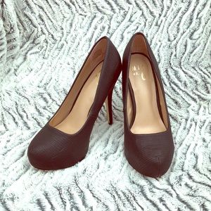 Solid matte black, textured print heels